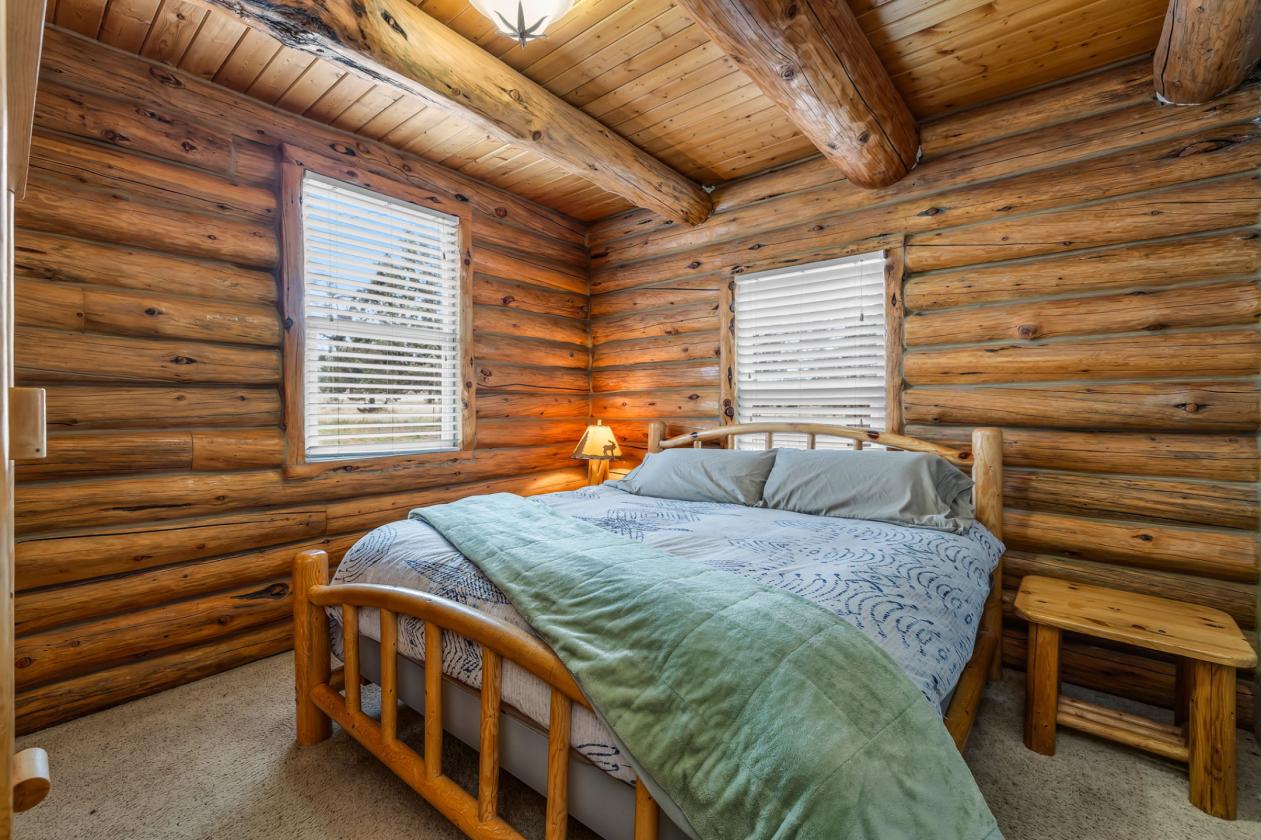 Rustic Elegance in Central Oregon w/ Barn & ADU - photo 9