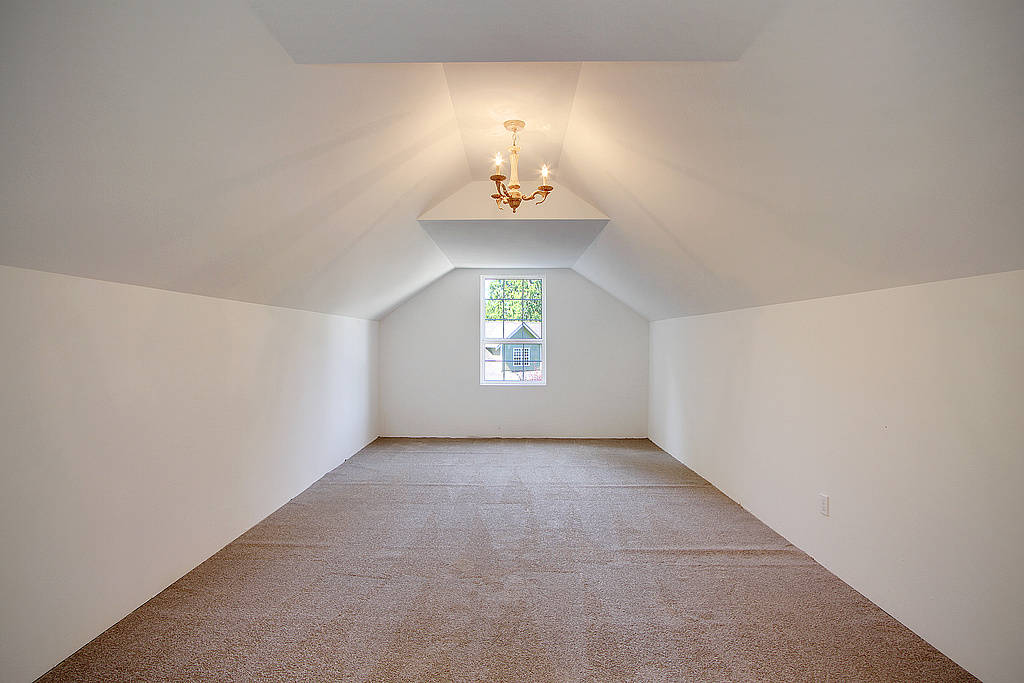 {SNOHOMISH EQUESTRIAN TIMELESS ESTATE} LUXURY WITH STUDIO APARTMENT