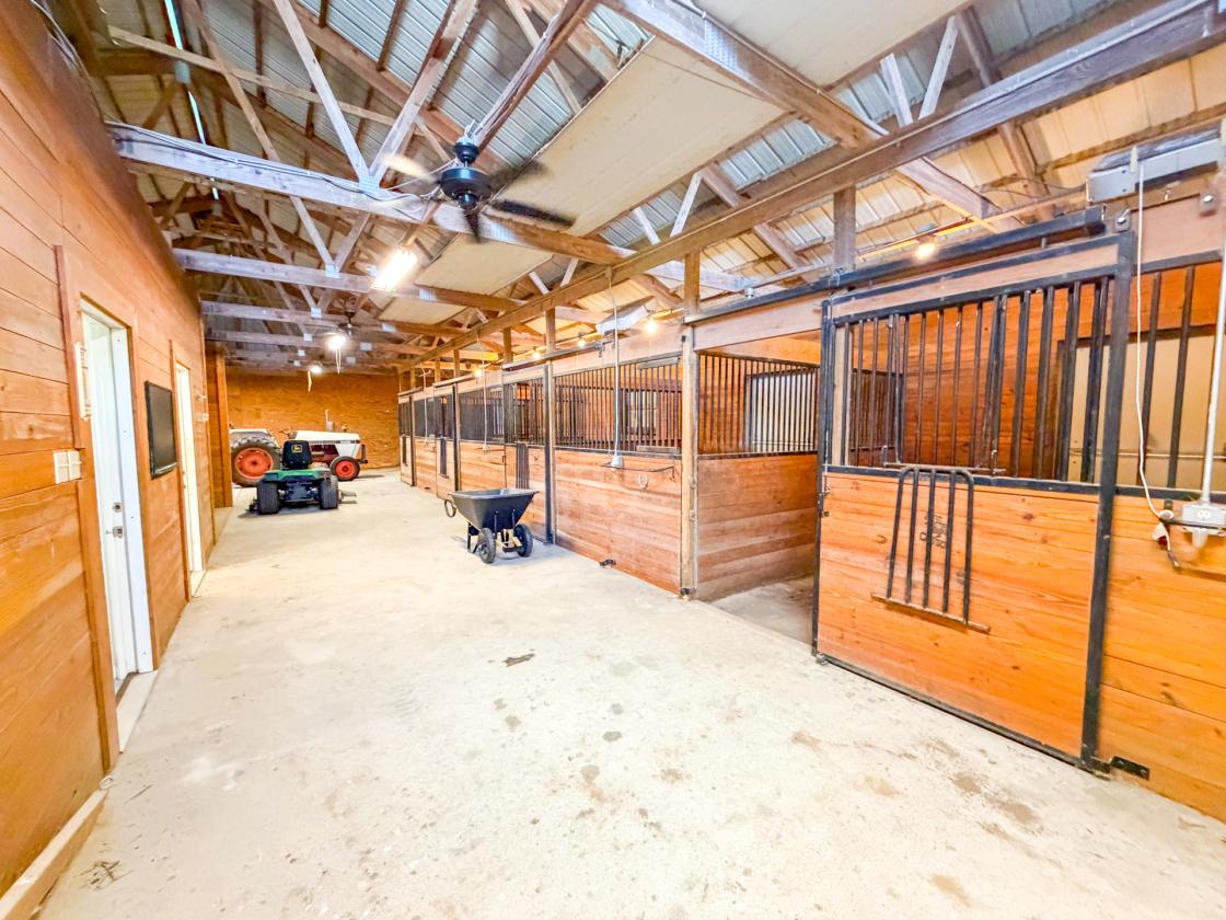 Traditional Ranch with Basement and Barn - photo 12