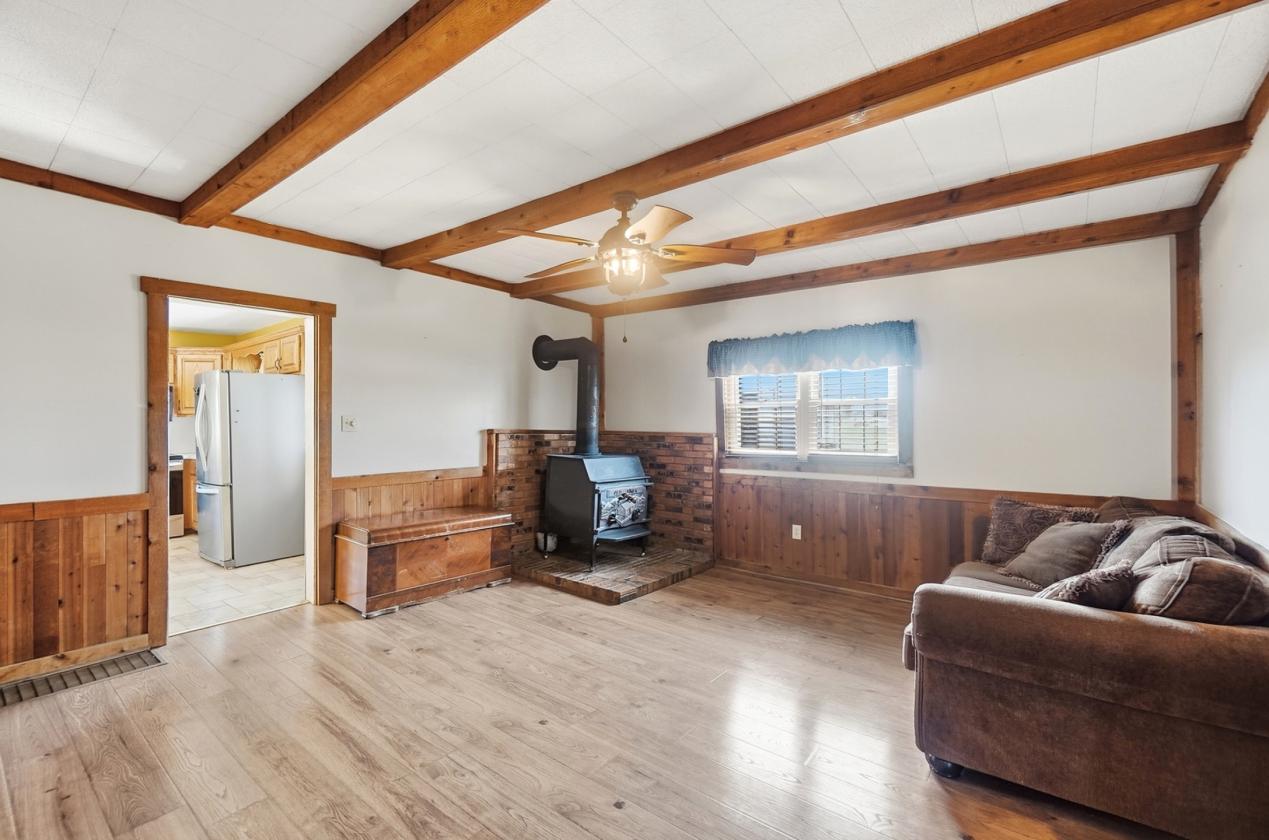 Country Living with Exceptional Equestrian Facilities - photo 3