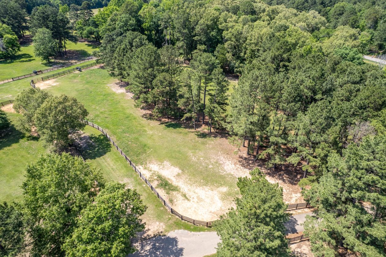 An Iconic Equestrian Estate - photo 7