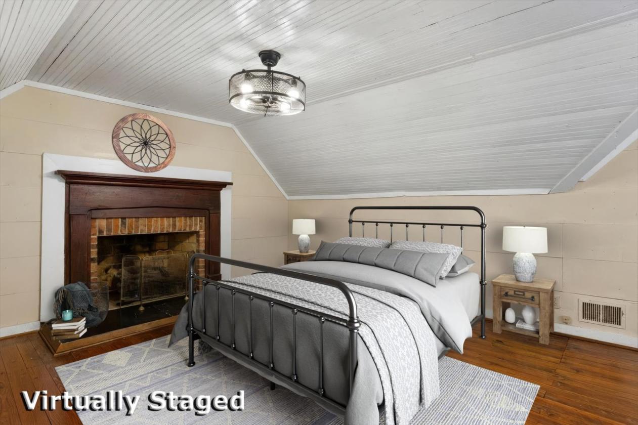 Gorgeous equestrian estate with 2 homes!! - photo 23