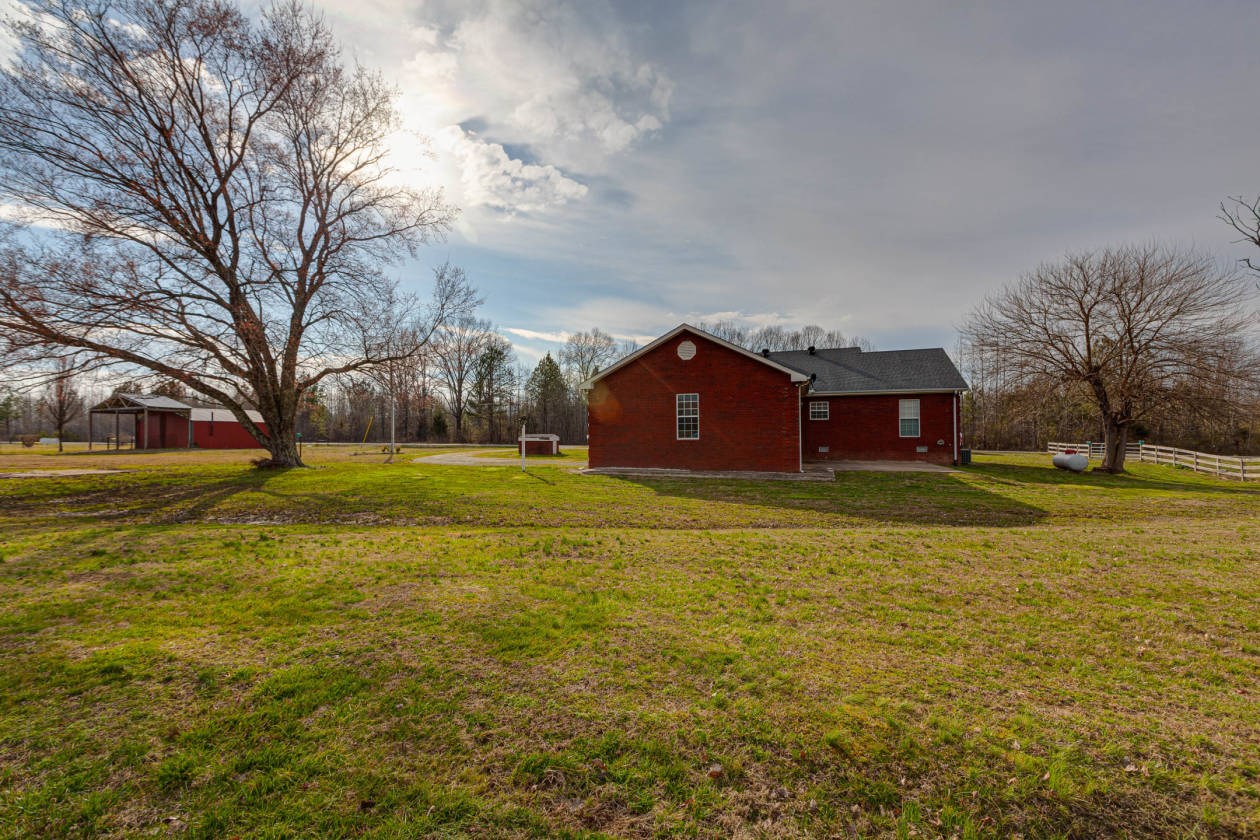 295,000 for Horse property for sale Lawrenceburg, TN Lawrenceburg