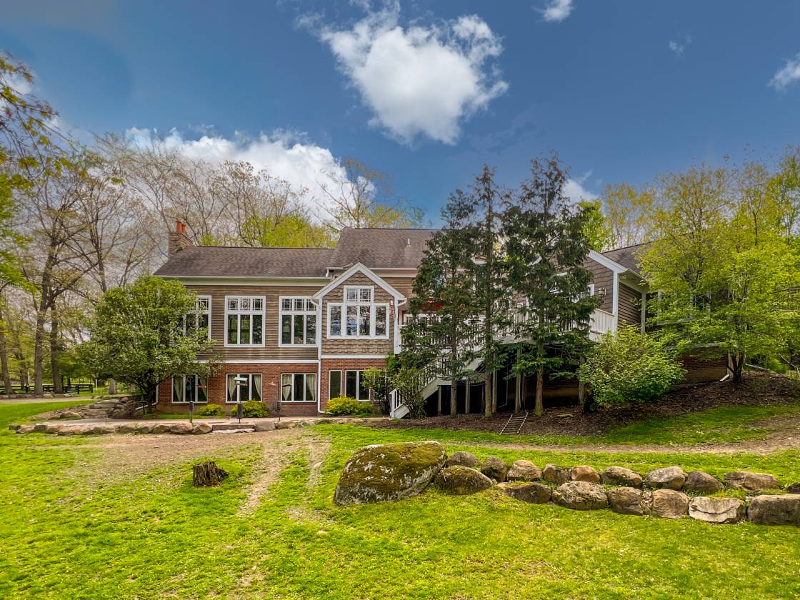 Custom Metamora Equestrian Estate on 10 Acres Metamora, Lapeer County