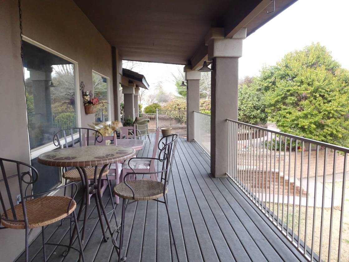 Beautiful 2.28 AC irrigated horse property, 3112 SqFt, walk to