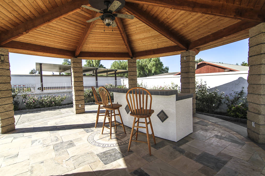 Beautiful horse property on 1.81 acres located in Horse Town USA