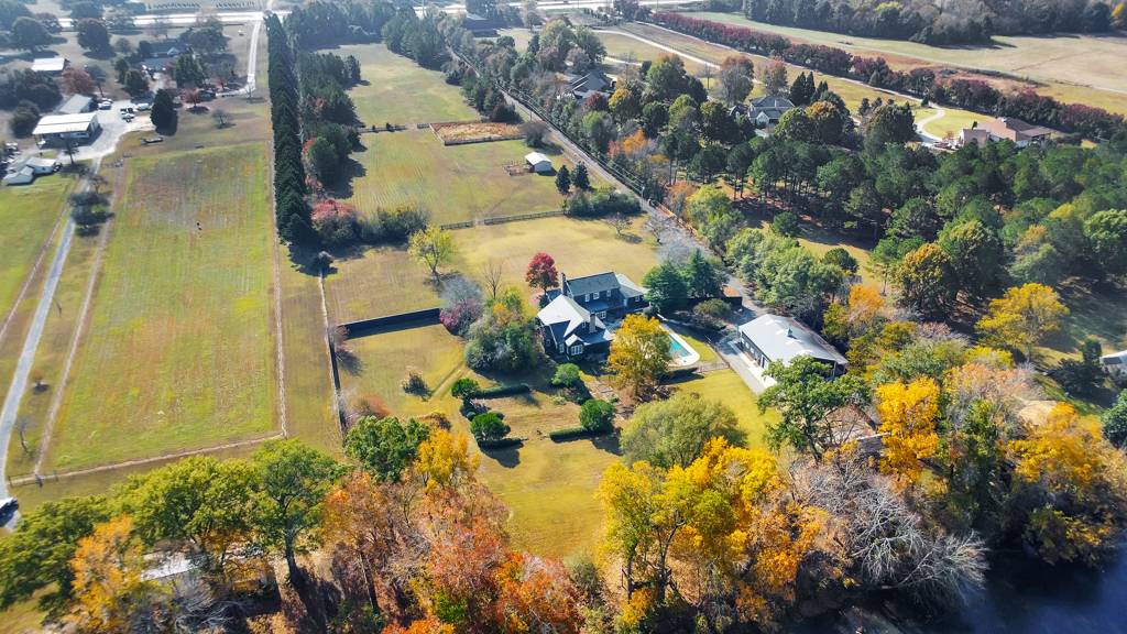 Horse Property for sale.