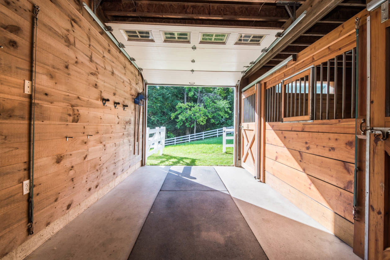 BEAUTIFUL PRIVATE WINDRIDGE FARM ESTATE Harwinton, Litchfield County