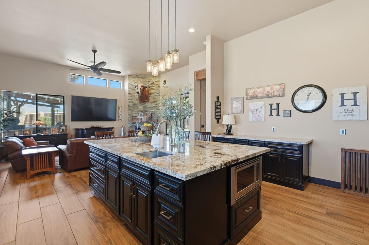Desert Hills Luxury horse property on over an acre - photo 15