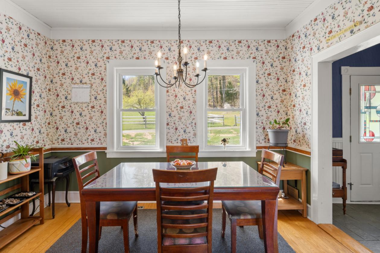 Charming 1914 farmhouse on a private horse farm - photo 8