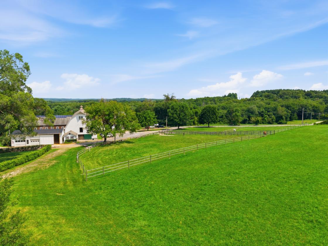 Horse farm with indoor arena & distant views - photo 25
