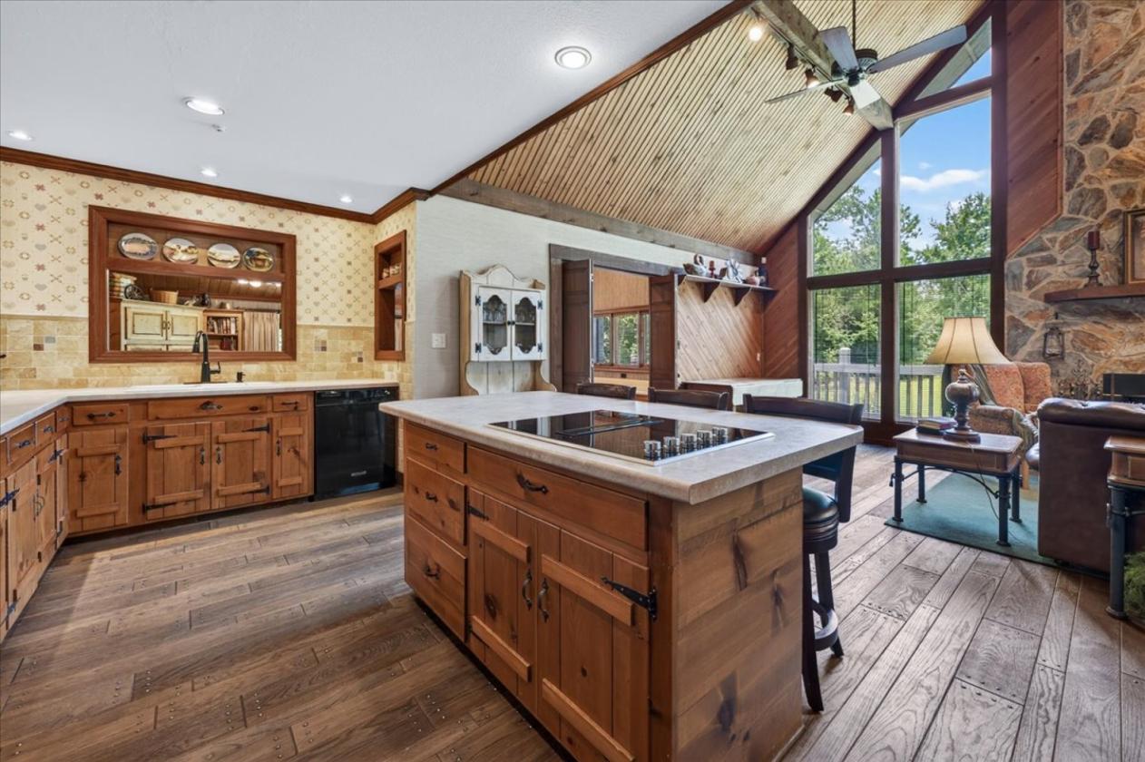 Custom Built Cabin with 3.5 Acres for Horses - photo 8