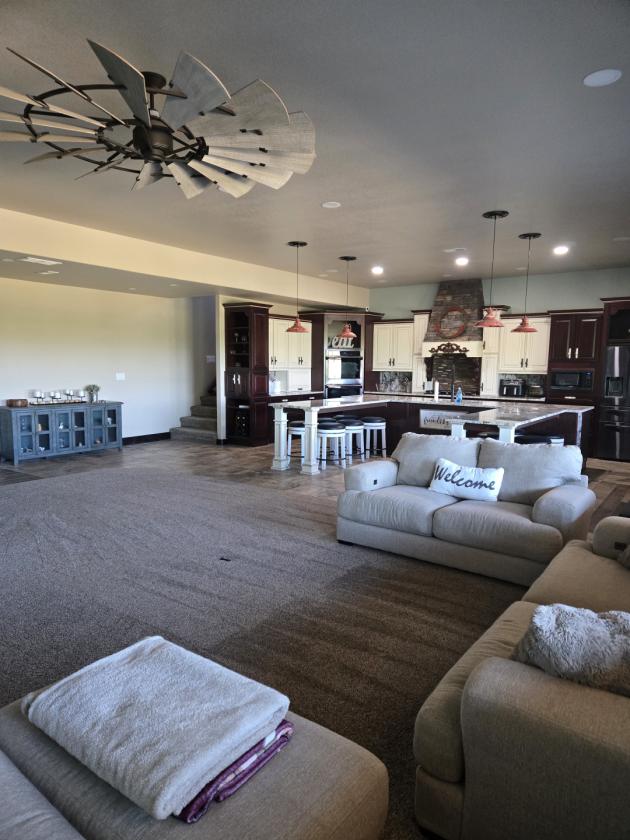 Custom Bardominium Home, New Barn, Indoor Arena! - photo 6