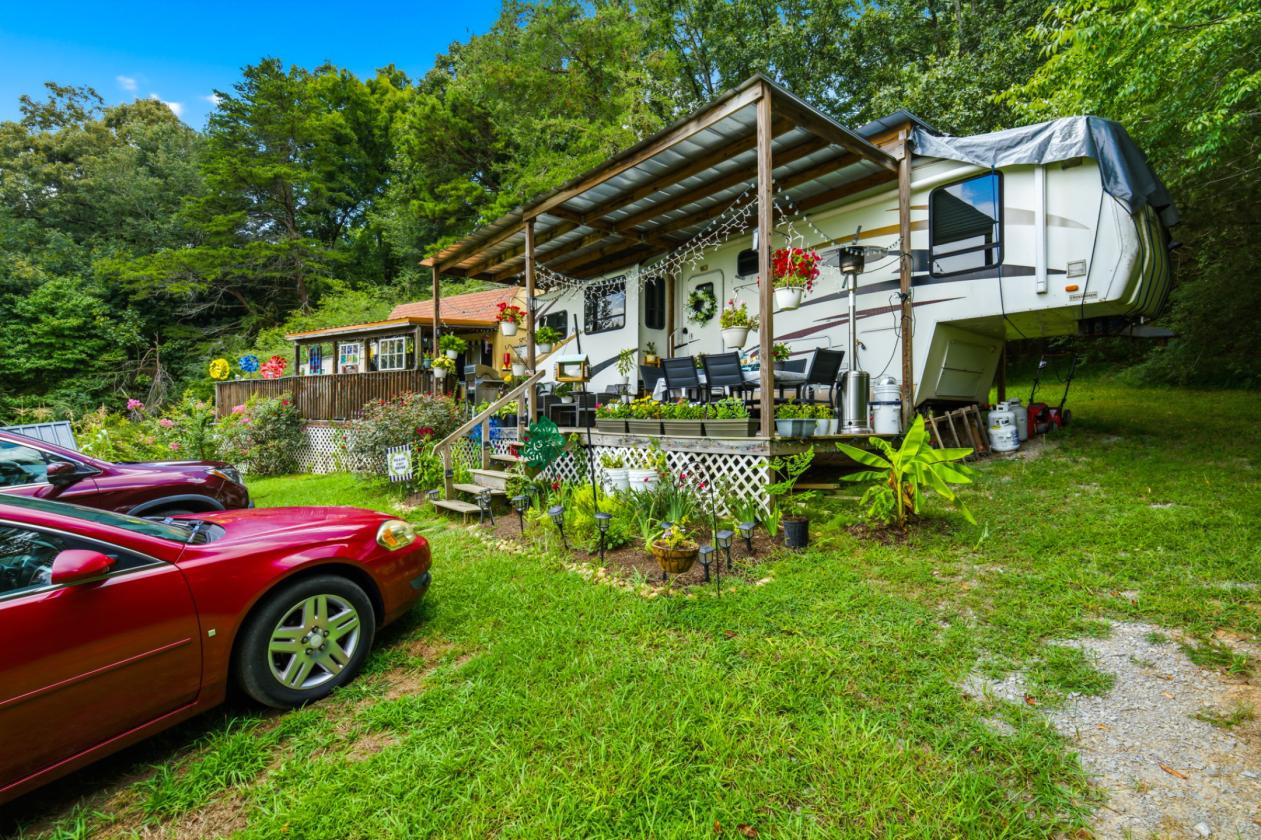 Private, level 4.5 acres! - photo 7