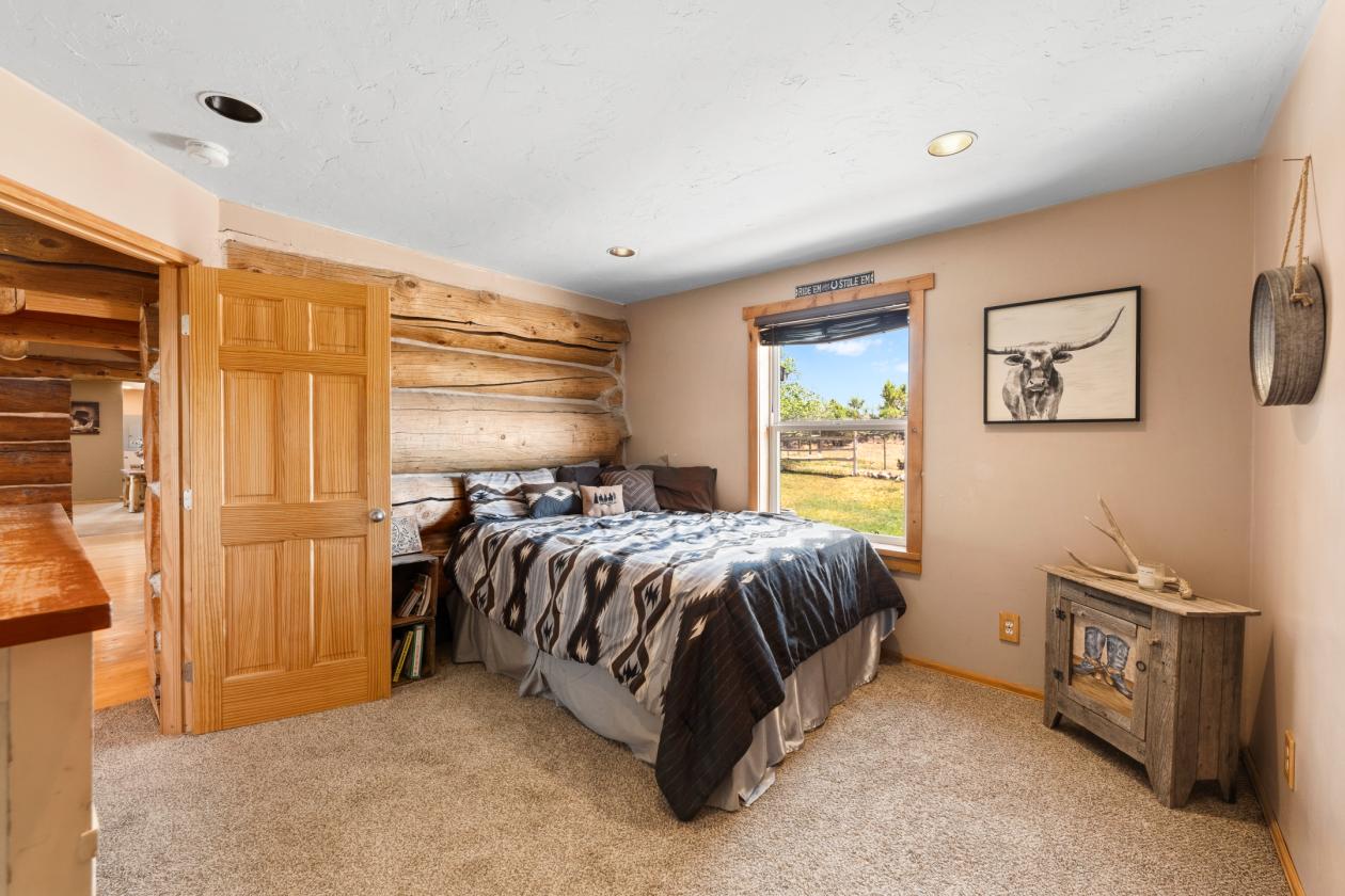 Horse Property with stunning views - photo 18
