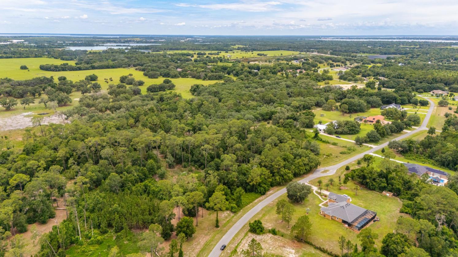 Beautiful Lot located in a gated Equestrian Area - photo 5
