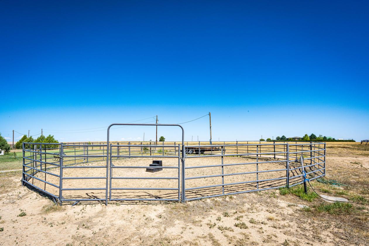 Horse Property & Multi-Generational living! - photo 4