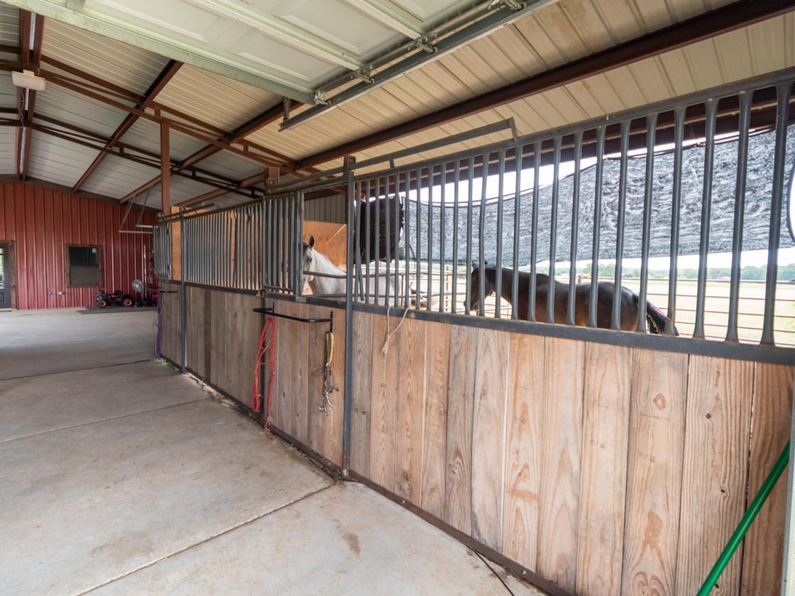 McLaughlin Horse Facility - photo 29