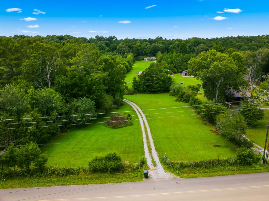 Private, level 4.5 acres! - photo 3