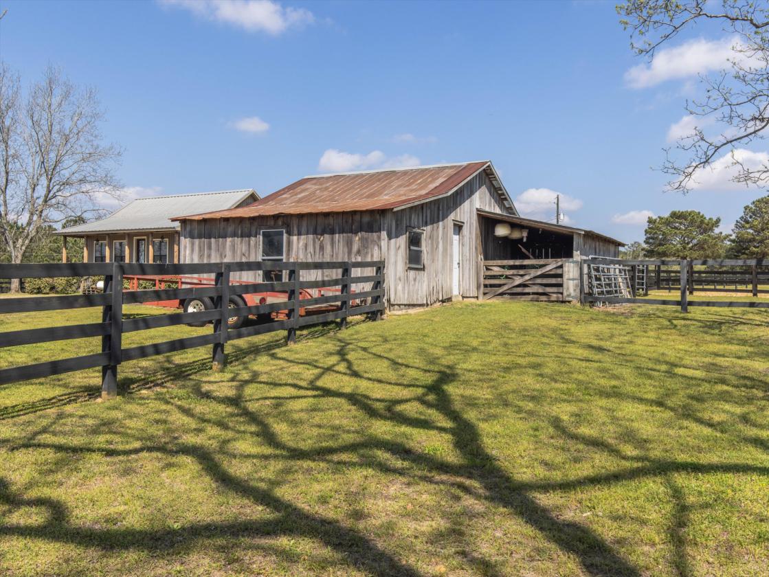 A PROPERTY WITH POSSIBILITIES! - photo 26