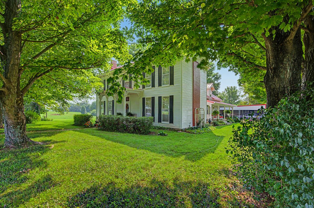 GORGEOUS PROPERTY WITH 12.72 ACRES - photo 4