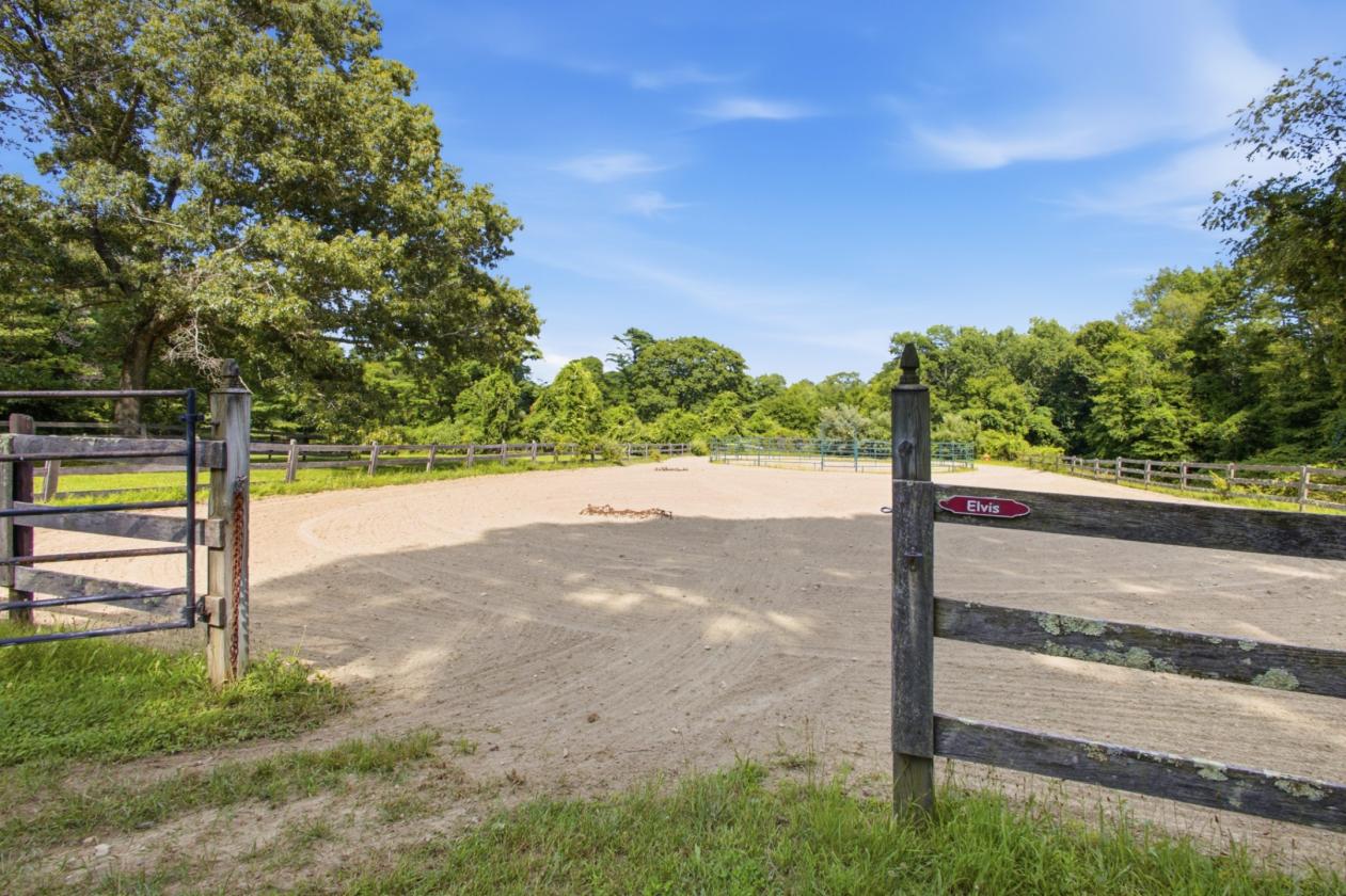 13.5-Acre Equestrian Farm with 12-Stall Barn - photo 3
