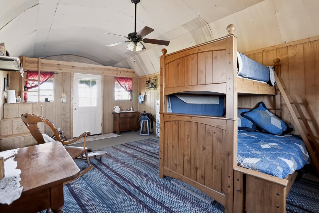 Ideal Equestrian training & boarding facility - photo 26