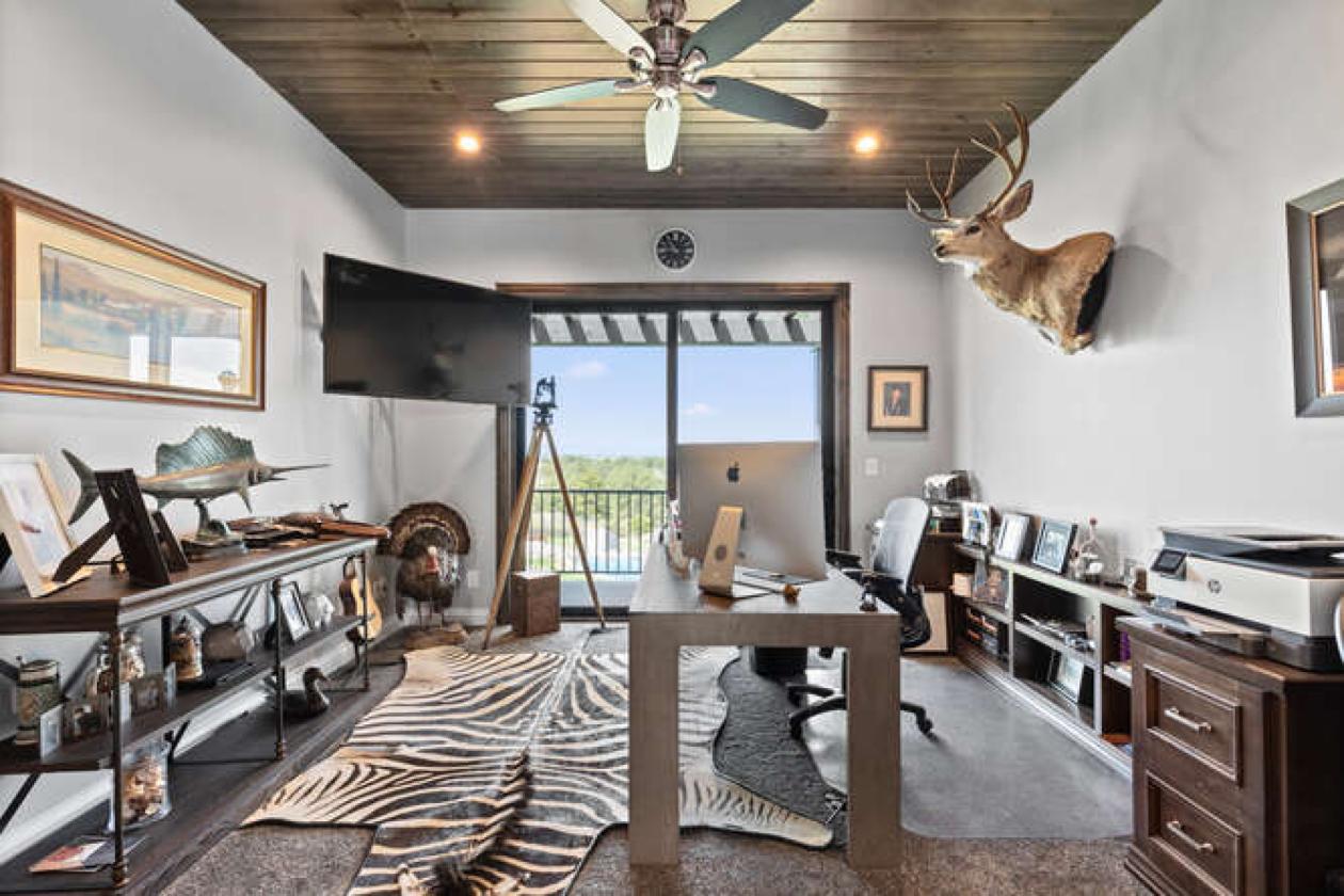 Luxury Horse Property With Amazing Views - photo 17