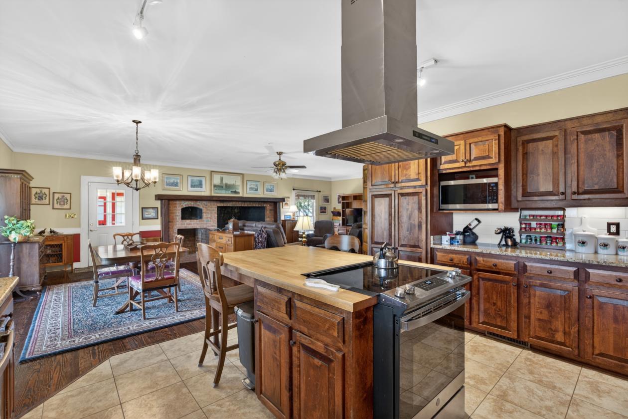 CLOSE TO TRYON Horse farm with 30+ kennel facility - photo 11