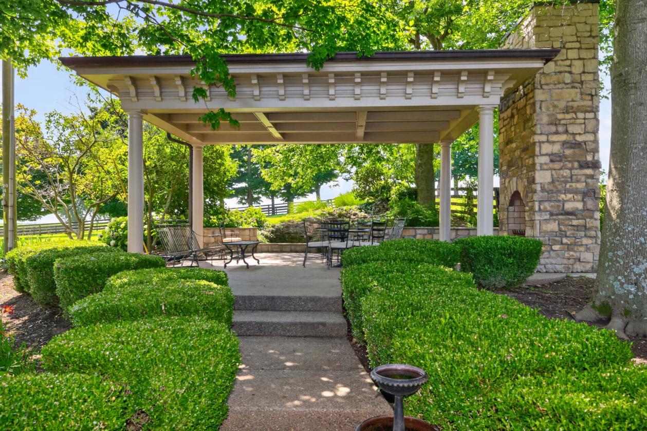 Luxury Estate with 48 acres - photo 11