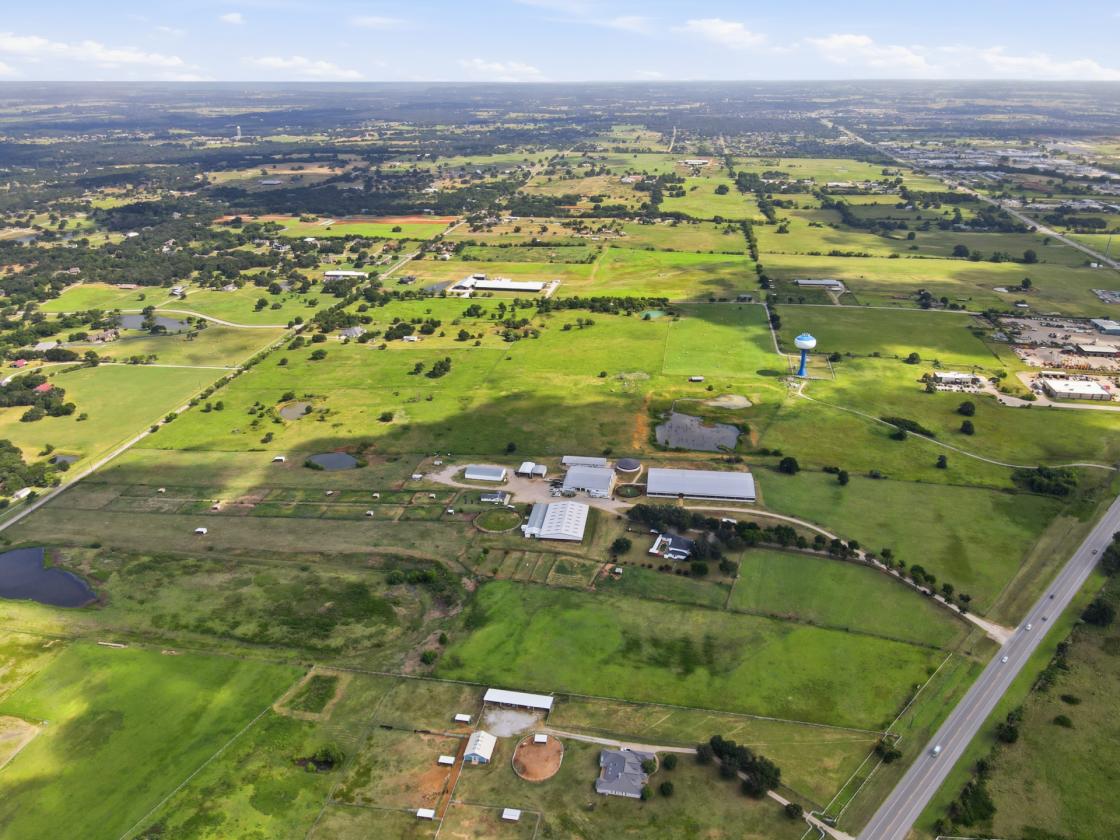 Exceptional Equestrian Estate w/ C-2 Potential! - photo 17