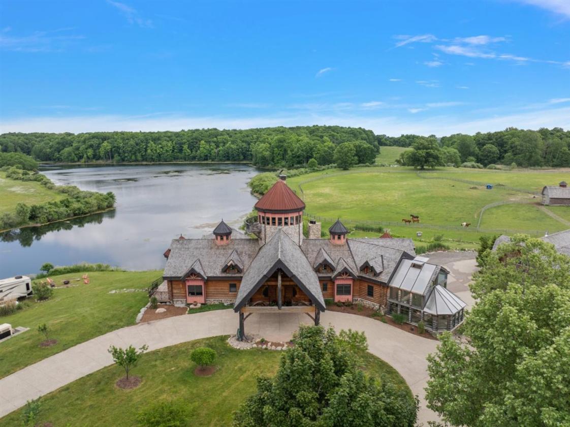 Extraordinary 160 Acre Private Estate - photo 1