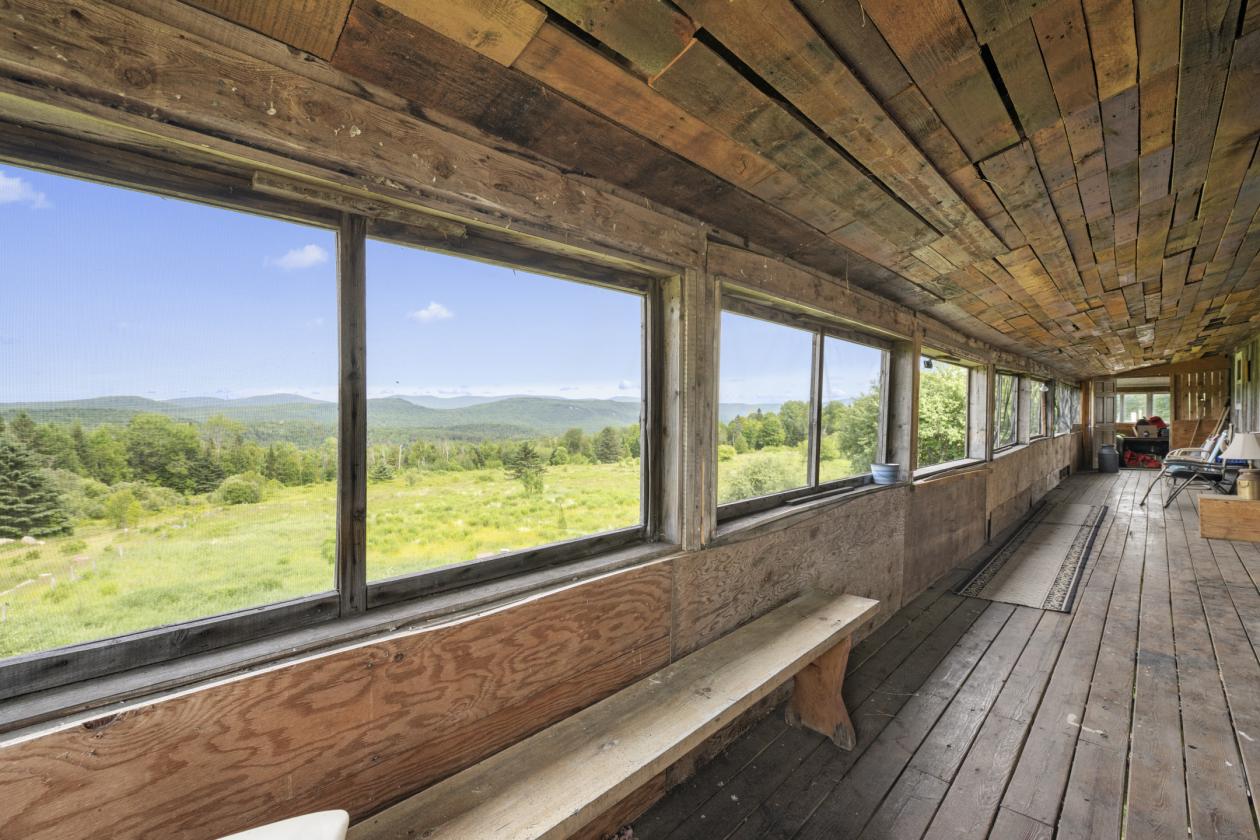 Horse farm with Mountain views - photo 11