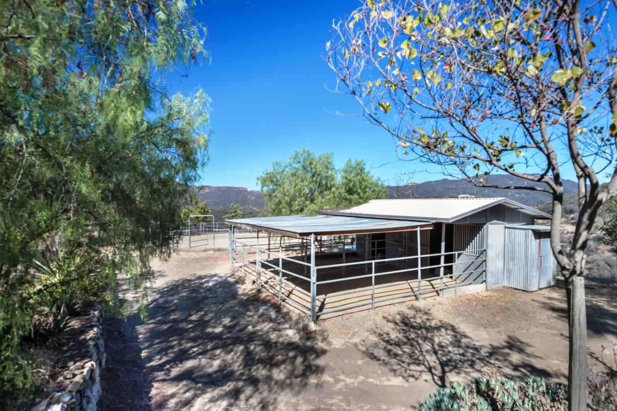 PRIVATE EQUESTRIAN COMPOUND • 82.7 ACRE MALIBU RANCH Malibu, Los Angeles County, California