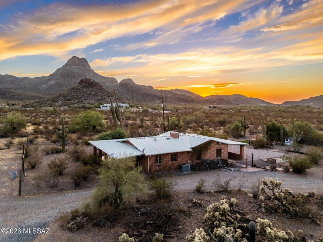 One-Of-A-Kind Tucson Area Ranch - photo 1