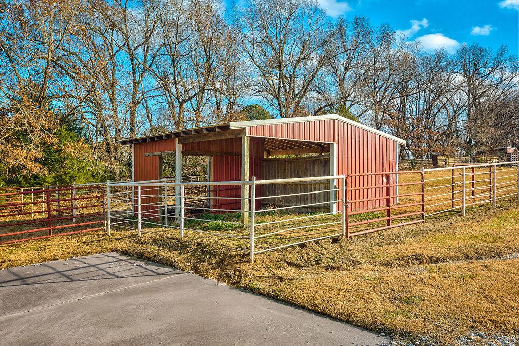 Horse farm with lots of potential! Harrison, Boone