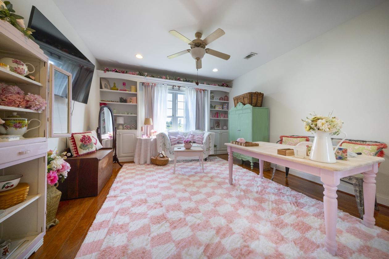 LUXURY HOME IN AMAZING EQUESTRIAN COMMUNITY - photo 25