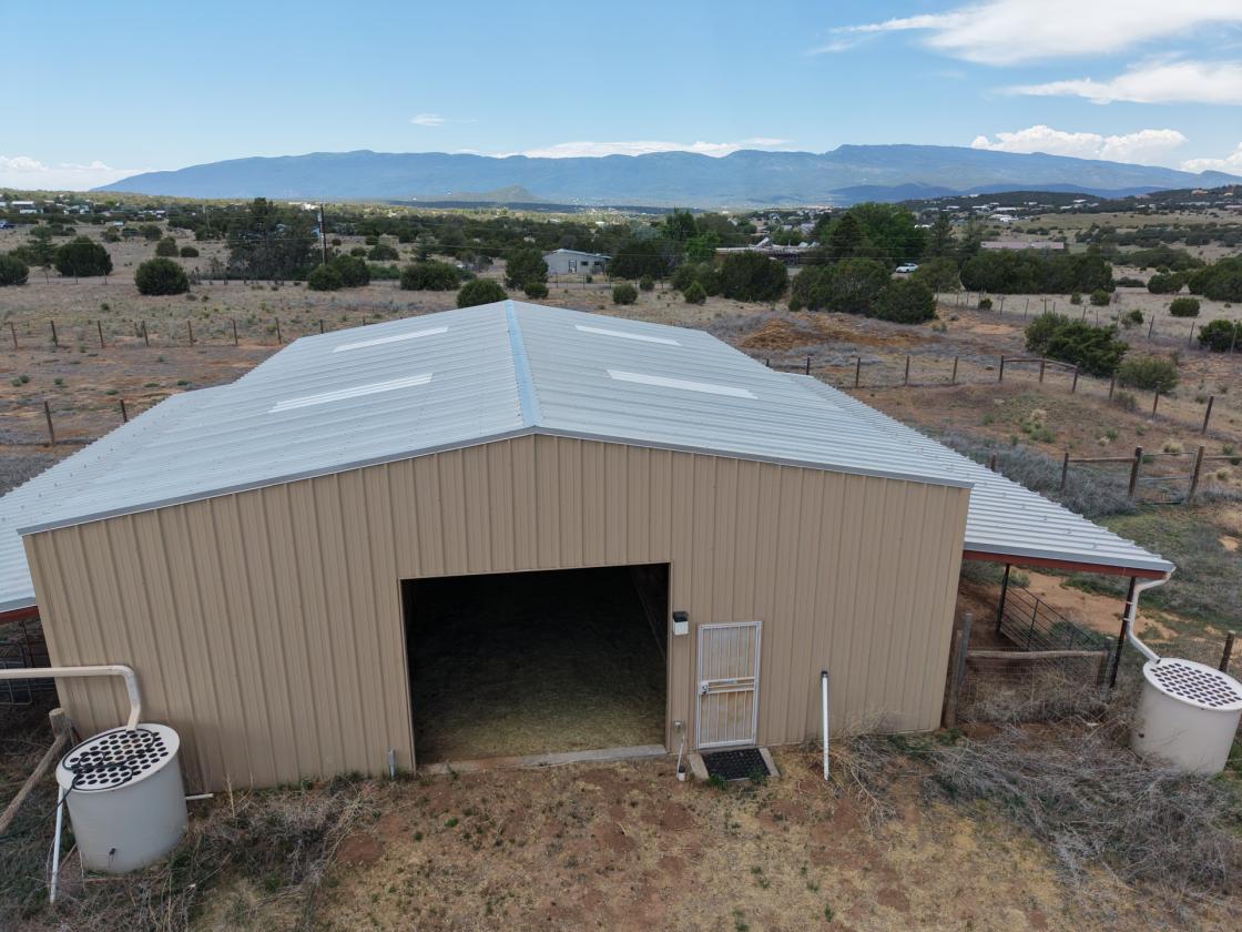 Fabulous, one of a kind horse property - photo 16