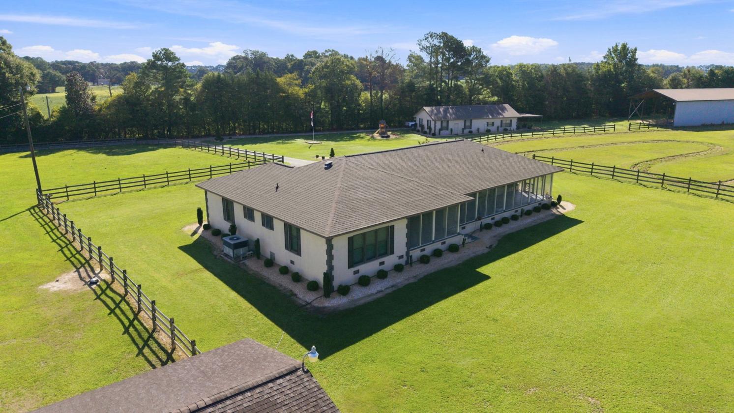 Dream Equestrian Estate with 5 Stable Barn & more - photo 29