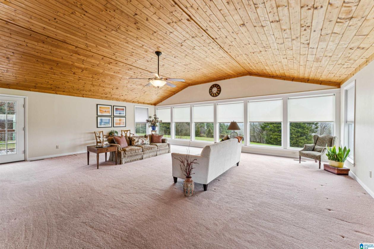 Equestrian Farm with Fantastic Mountain Views - photo 8
