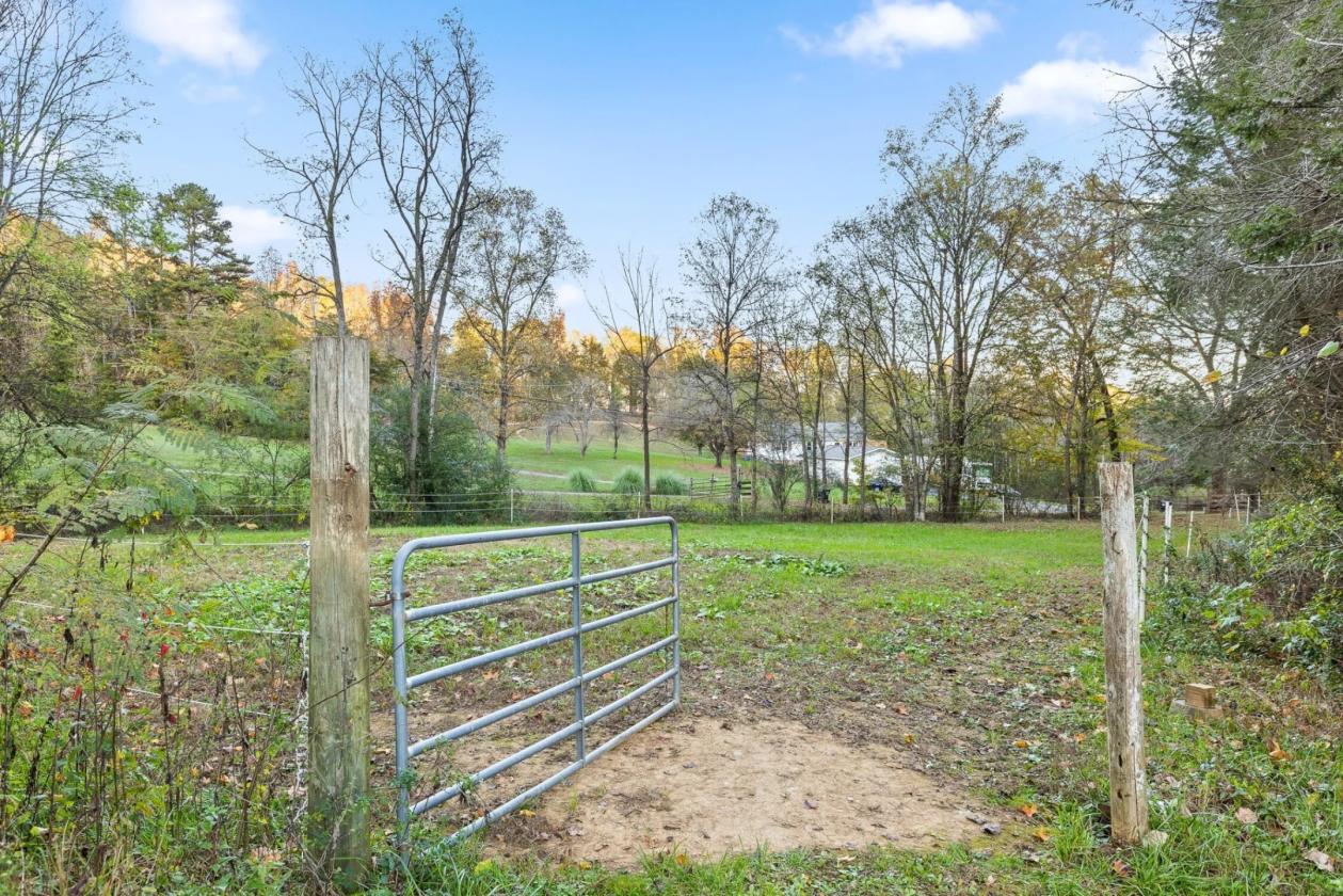BEAUTIFUL HORSE FARMS WITH VIEWS - photo 8