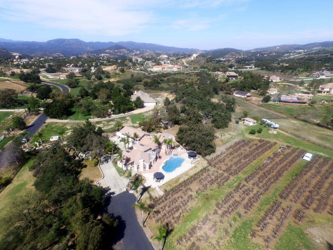 Entertainers paradise with great horse facilities and Apple Orchard