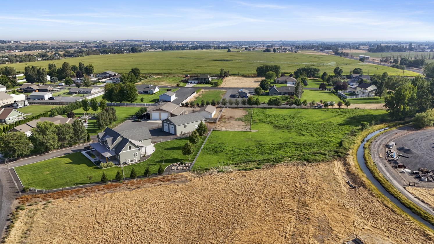 Custom Home on 3.49 Acres With Shop - photo 17