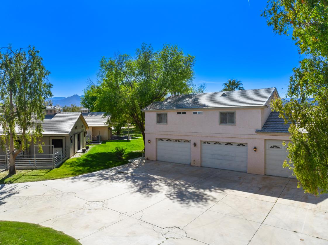 Beautiful equestrian compound on 9.29 acres - photo 17