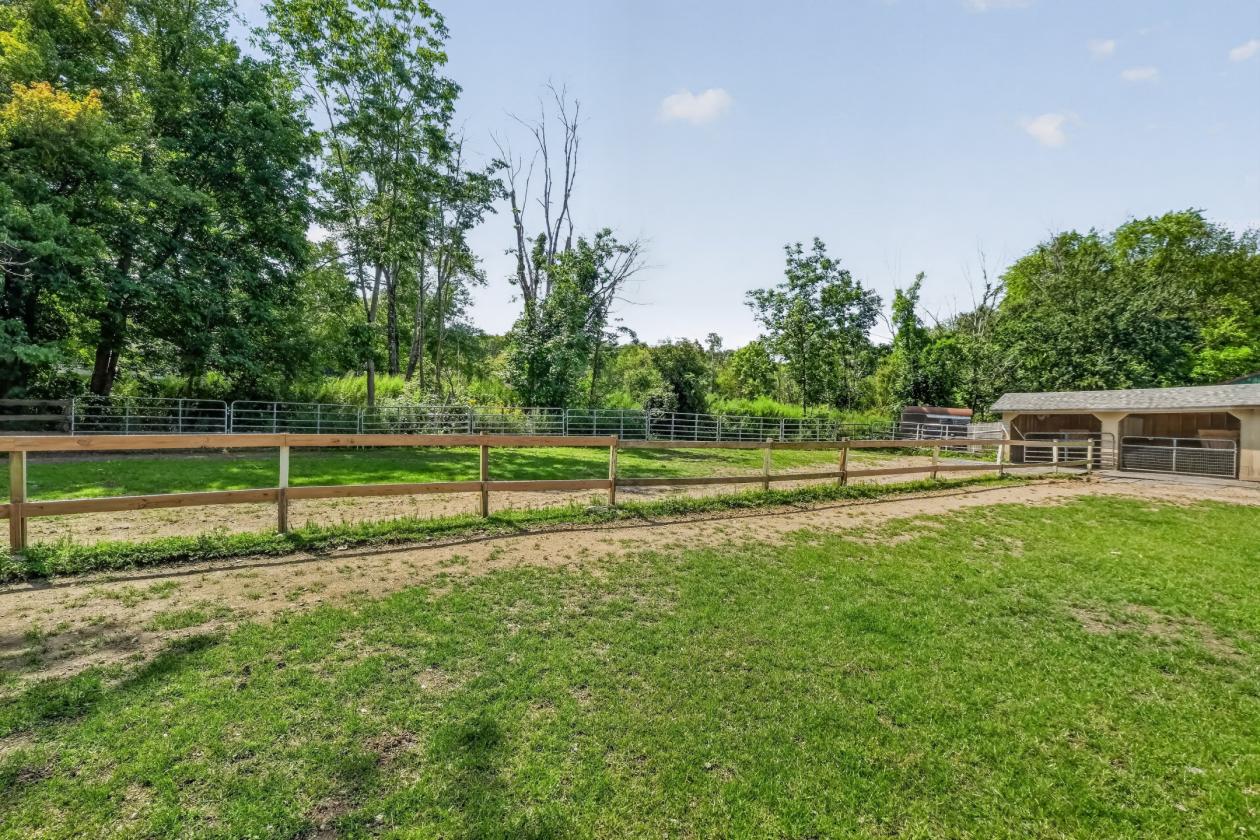 Private 5+ Acre Mountain-Top Equestrian Property - photo 15
