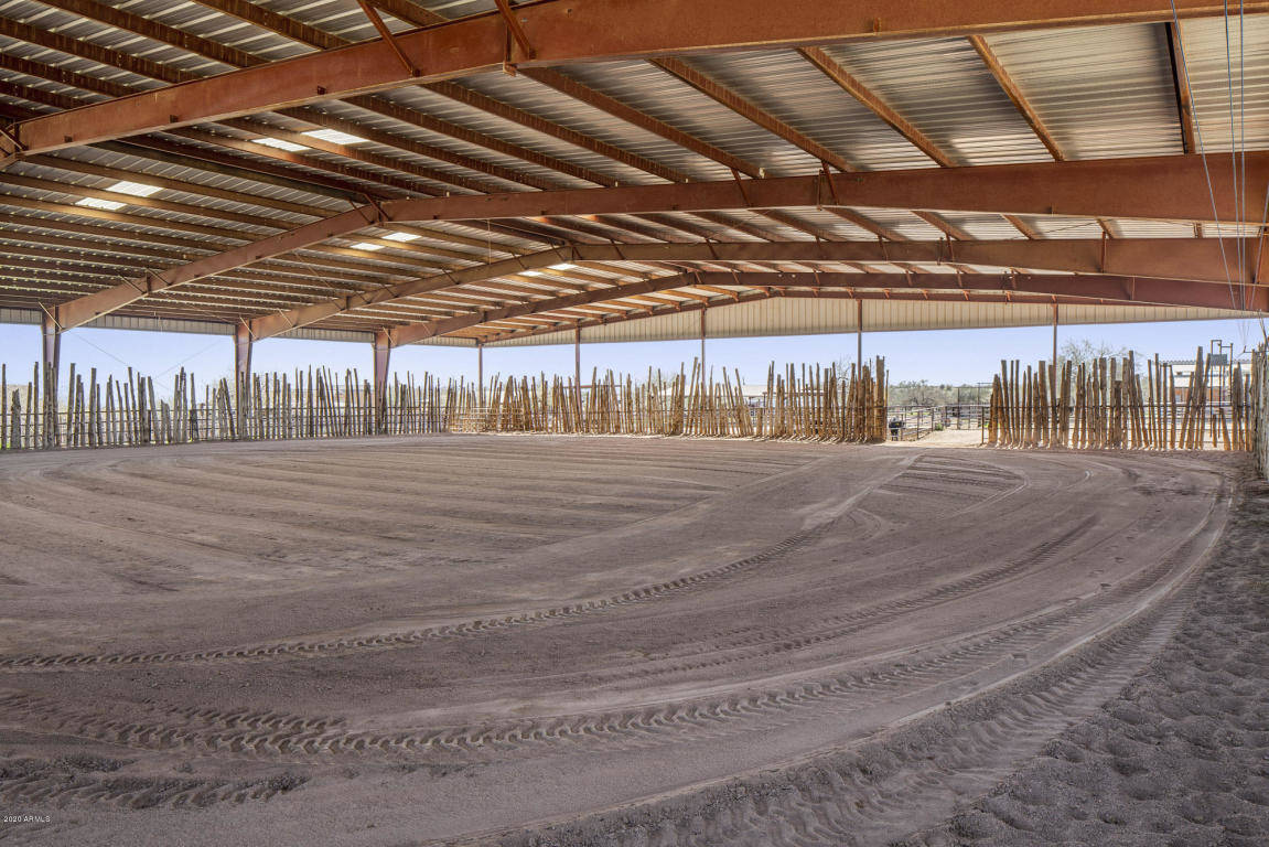 17 acre horse facility in North Scottsdale with Covered arena! Scottsdale, Maricopa County