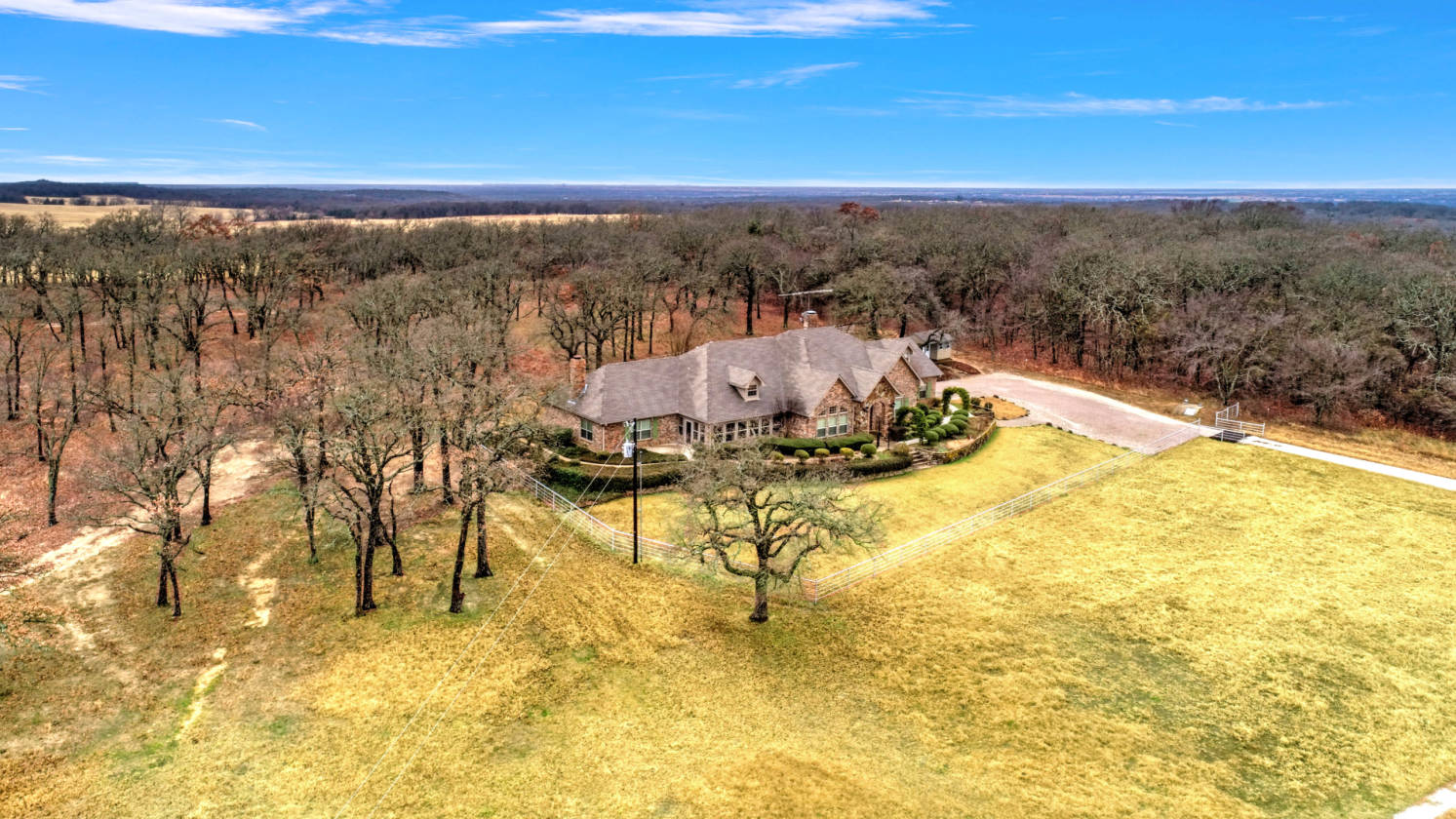 Beautiful Custom 3 bed 3 bath on 22 acres in... Gainesville, Cooke