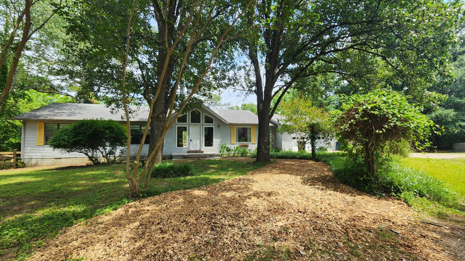 15-Acre Farmstead with guest house and pond - photo 2