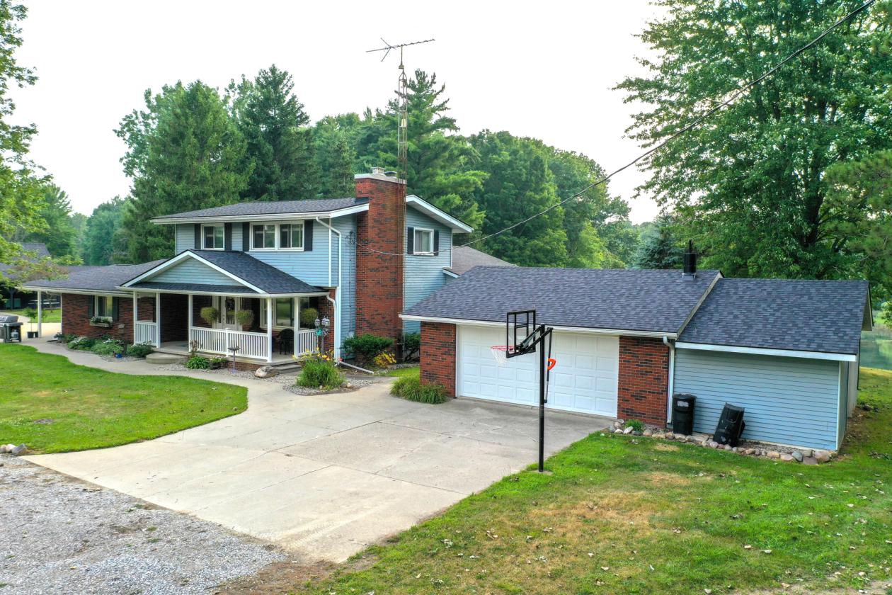 Gorgeous equestrian estate on 34.5 acres - photo 3