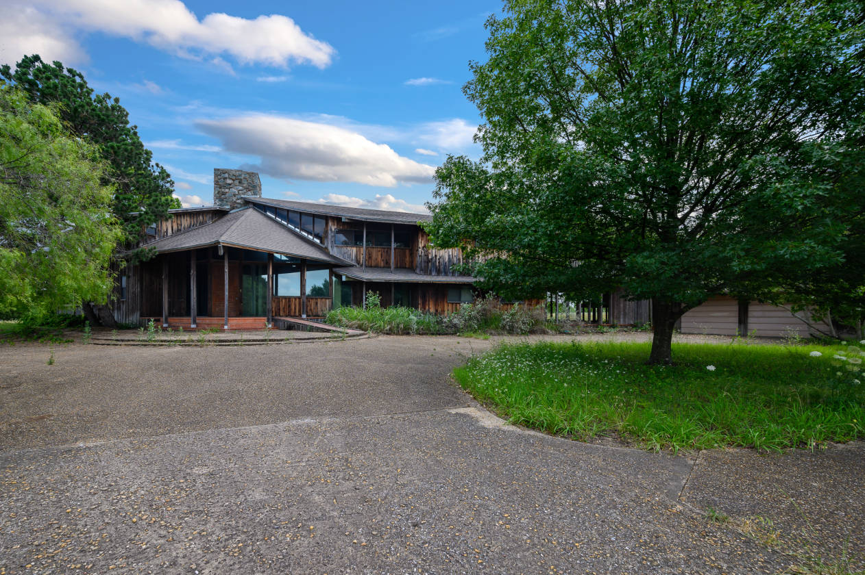 78+ Acres with Trees, 4 Homes,Town of Sunnyvale, Texas close